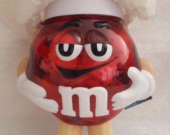 M&M MNM COOK CHEF  Red Figurine