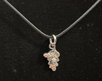 オークリーフネックレス