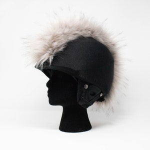 Mohawk - Funda de piel sintética para casco de esquí de color gris acero BurrFur