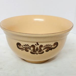 Pfaltzgraff Village 1 qt. Mixing Bowl #454 Old Castle Backstamp