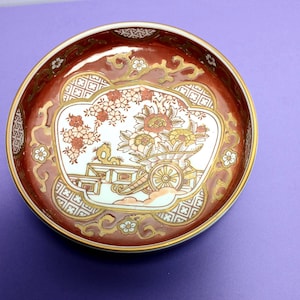 Gouden ondiepe decoratieve Imari-kom