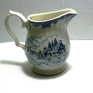 Churchill The Brook Blue Creamer feito na Inglaterra