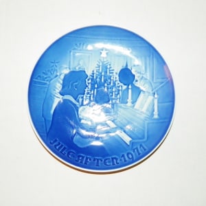Christmas at Home Bing & Grondahl 1971 Christmas Plate from Copenhagen Denmark