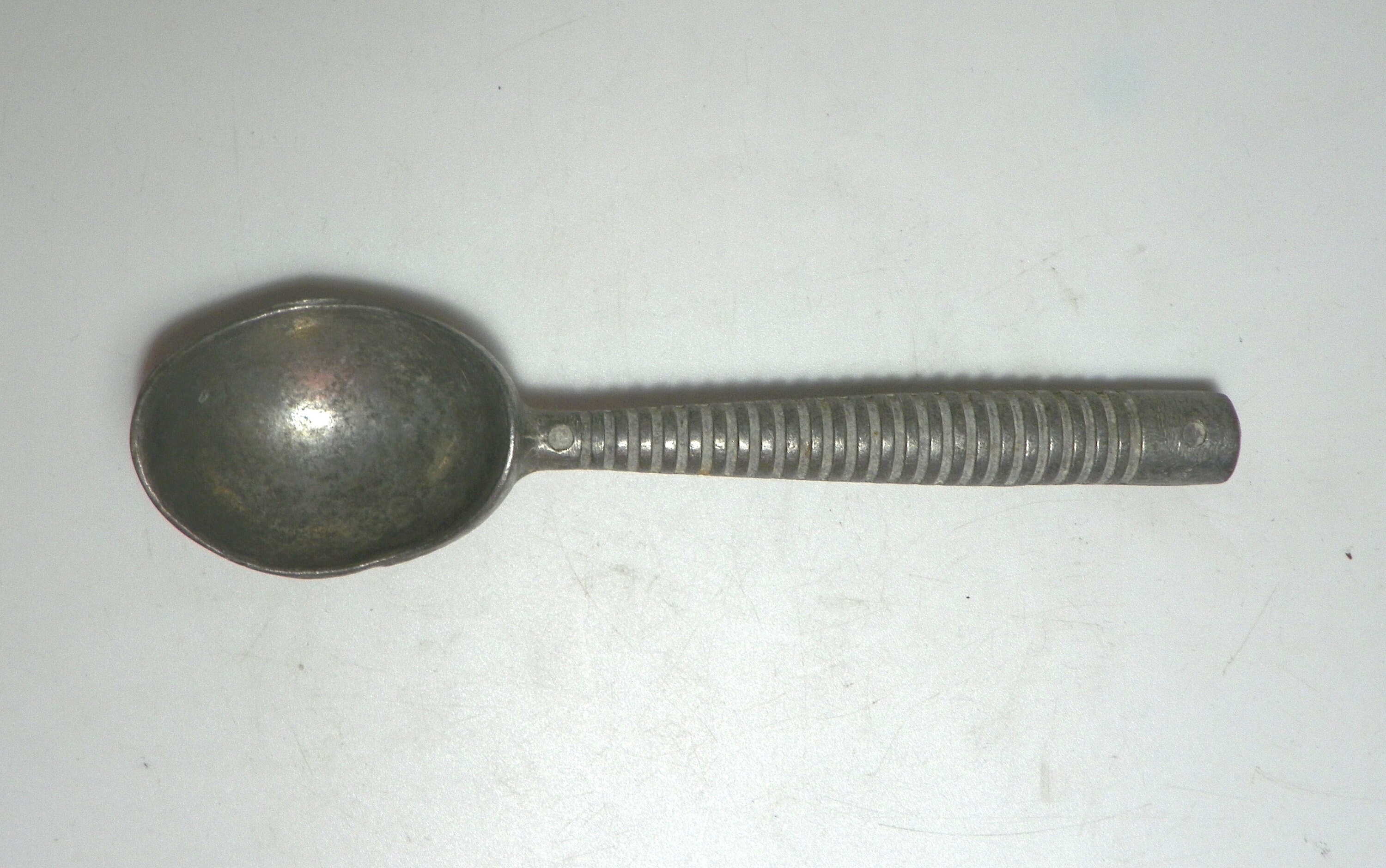 Vintage Ice Cream Scoop with Ribbed Handle