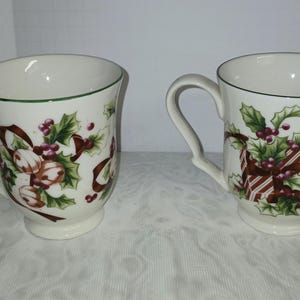 Par de tazas navideñas con guirnaldas de invierno de Charter Club