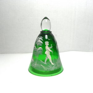 Campana in vetro verde Mary Gregory con ragazzo dipinto a mano