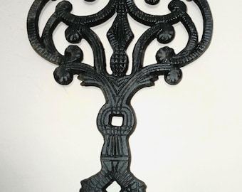 Vintage Cast Iron Butterfly Trivet T-15 – Rustic Farmhouse Kitchen Hot Plate – Decorative Butterfly Trivet – 8 1/2" x 6"