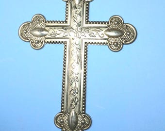 Croix murale décorative vintage d'International Silver Company – Décoration murale religieuse ornée de ton argent