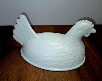Vintage Indiana Glass White Milk Glass Hen on Nest Lid – Chicken Dish Top – Farmhouse Kitchen Decor – Easter Display – Small Rim Chip