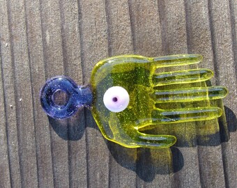 太陽フレアの黄色いガラスの手と邪眼のペンダント