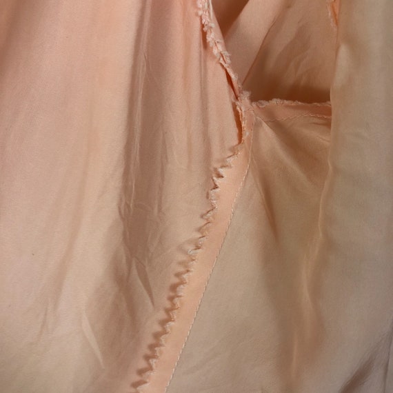 Vintage 1930s 1940s Peach Silk Bed Jacket, Linger… - image 5