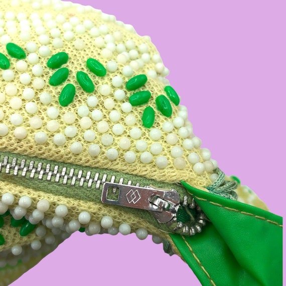 Vtg 60's/70's Green and white beaded bag with str… - image 6