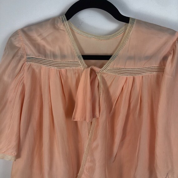 Vintage 1930s 1940s Peach Silk Bed Jacket, Linger… - image 3