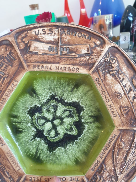 Ashtray/dish 1960s. Souvenir of Hawaii. Made by Treasure Craft