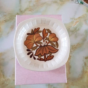 Dish 1960s, Palissy England, member of the Royal Worcestor group. Kismet pattern, brown floral design. Pottery butter dish.