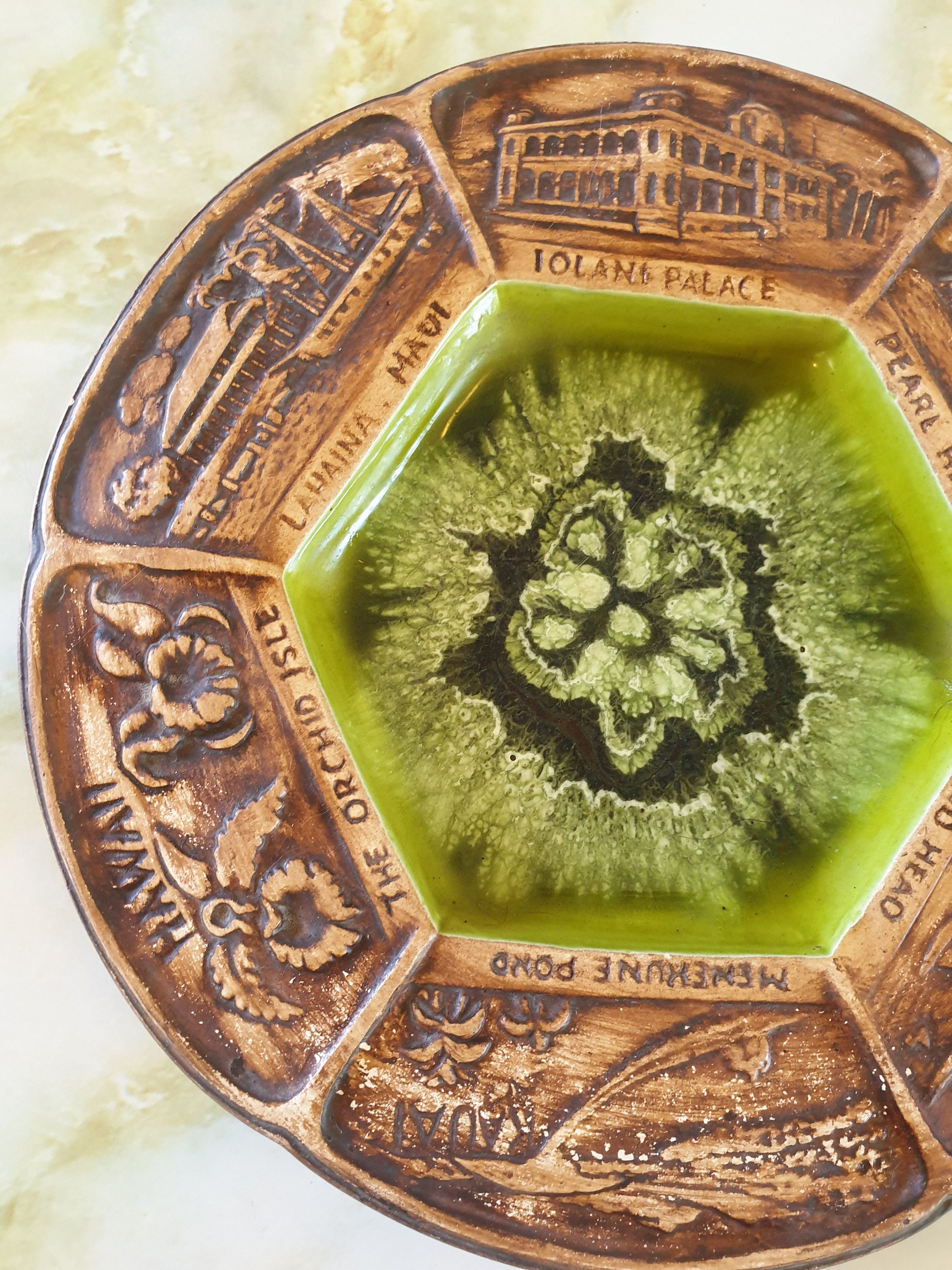 Ashtray/dish 1960s. Souvenir of Hawaii. Made by Treasure Craft