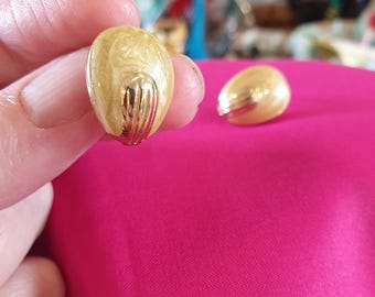 Boucles D'oreilles Percées Vintage Années 80 - Couleur Or Avec Décor émaillé - État Correct D'occasion - Style Rétro Fantaisie