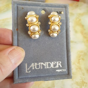 Ohrhänger 1980er Jahre Ohrlöcher. Wasche neue/alte Lagerware. Auf Original-Karte. Goldfarben mit künstlichen Perlen und Strasssteinen.
