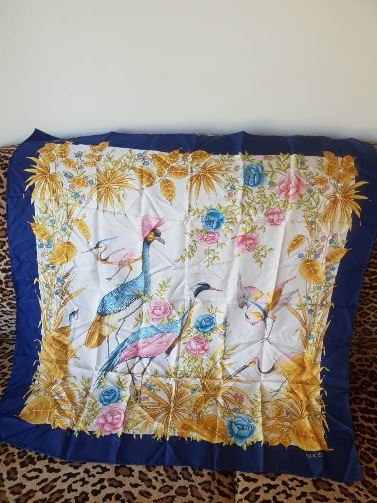 美品　GUCCI シルク100% スカーフ フラワー・フルーツ柄　鳥 OLD Gucci ボタニカル柄シルクスカーフ(黄色) – Vintage Shop Rococo