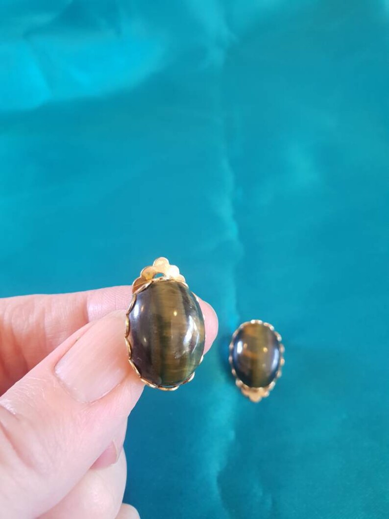 Earings 1950/'s clip on Ornate goldtone framing a tigers eye stone centre.