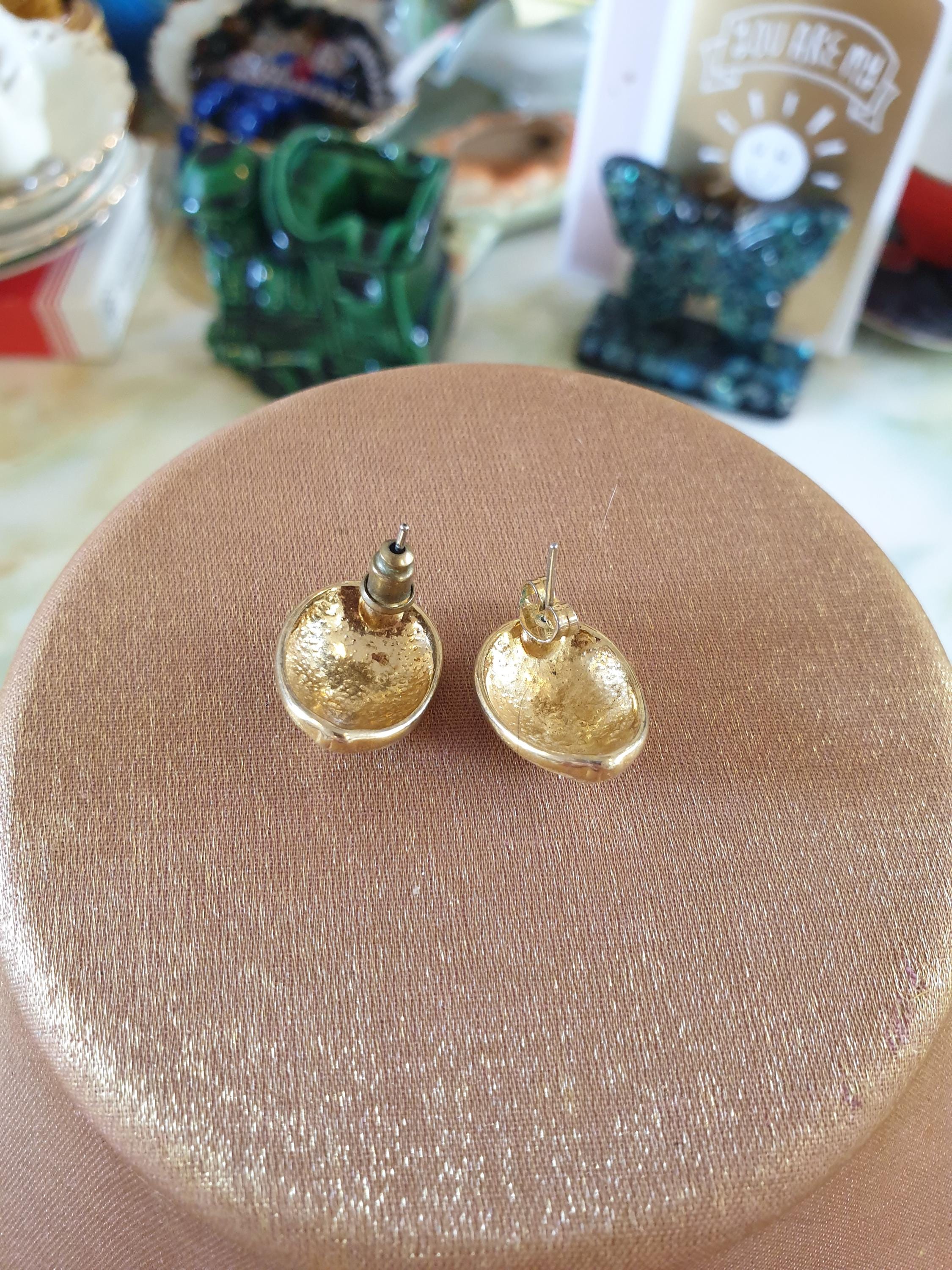 Boucles D'oreilles Percées Vintage Années 80 - Couleur Or Avec Décor émaillé - État Correct D'occasion - Style Rétro Fantaisie