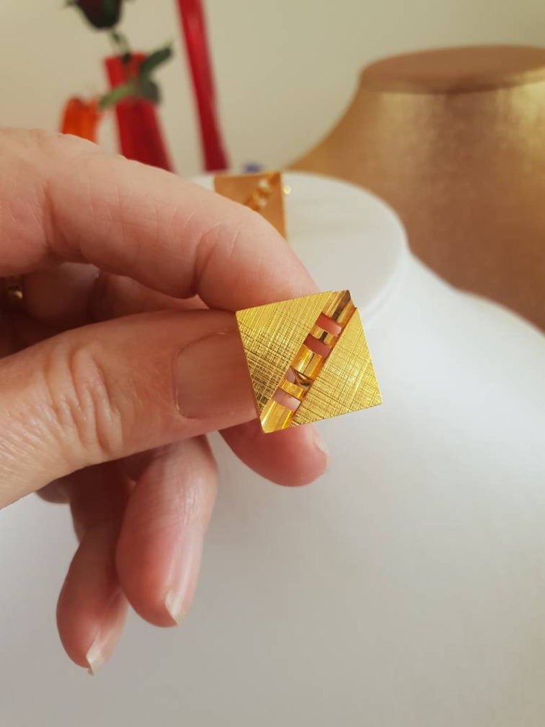 Cufflinks textured goldtone in an abstract design. 1970/'s