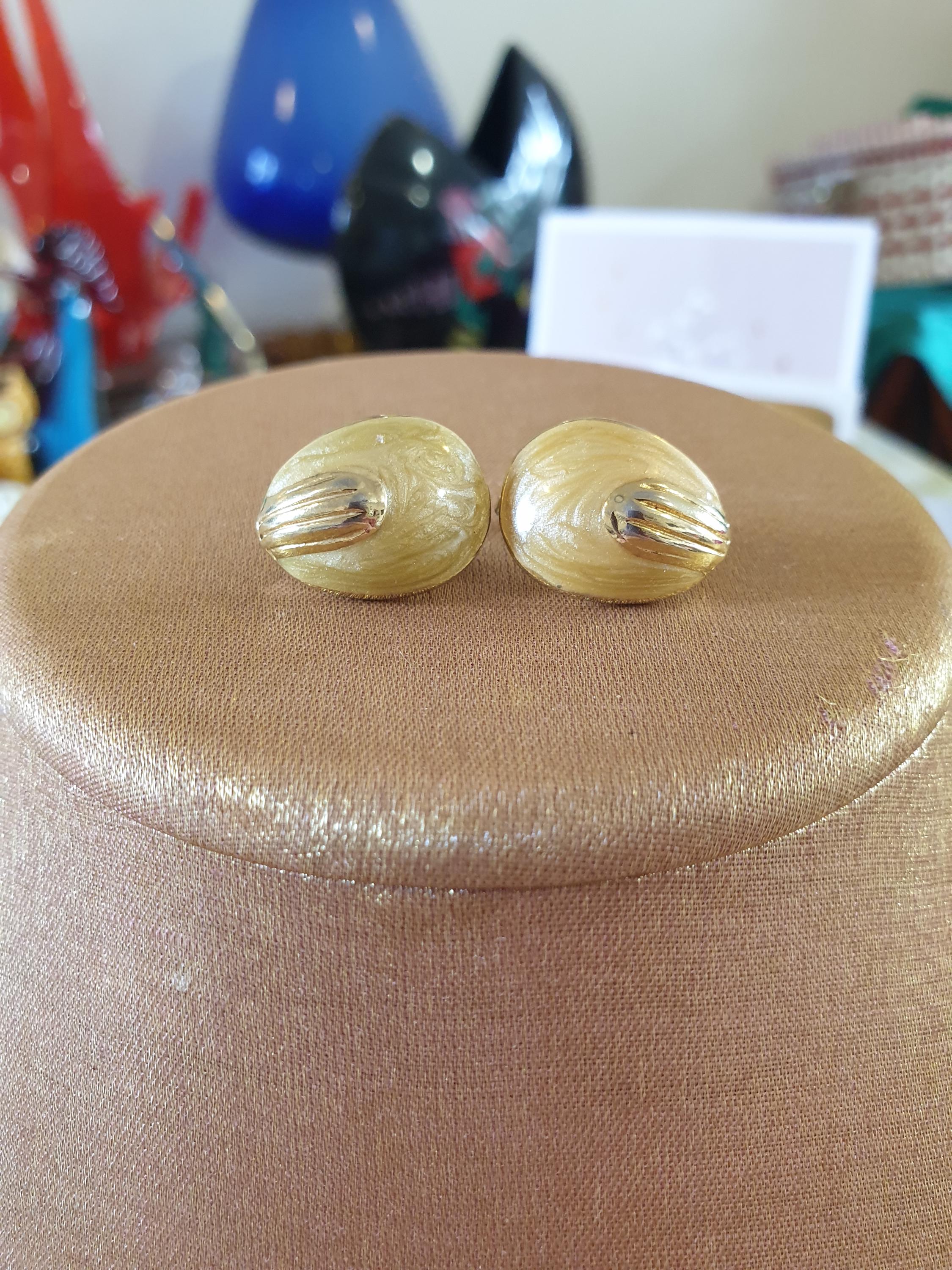 Boucles D'oreilles Percées Vintage Années 80 - Couleur Or Avec émail - Signées *5341