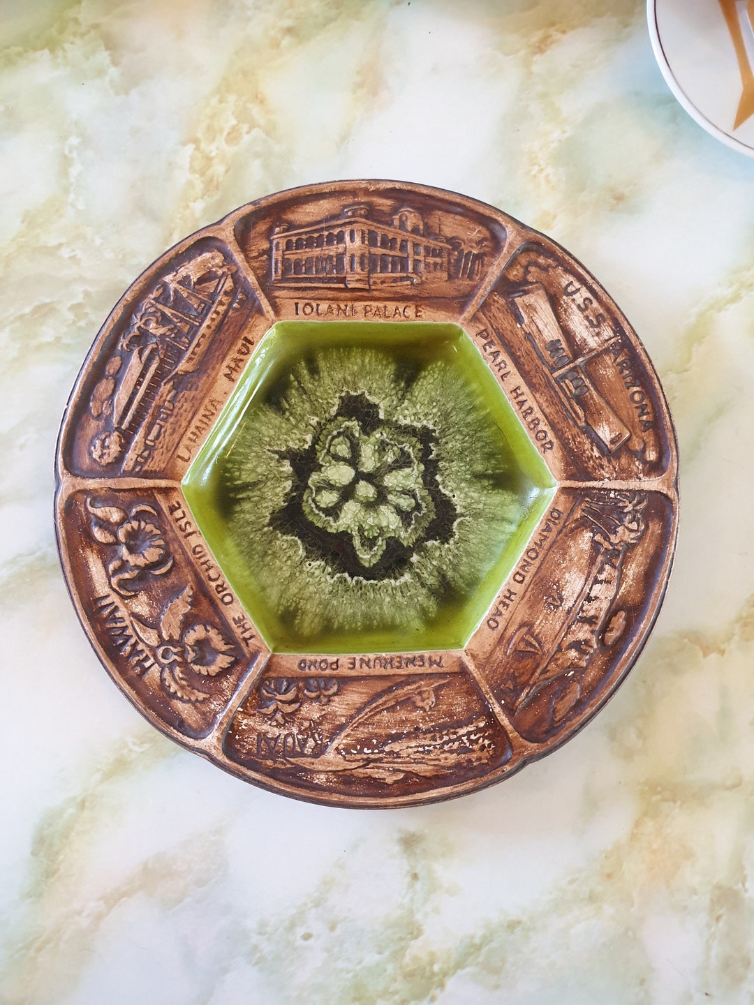 Ashtray/dish 1960s. Souvenir of Hawaii. Made by Treasure Craft