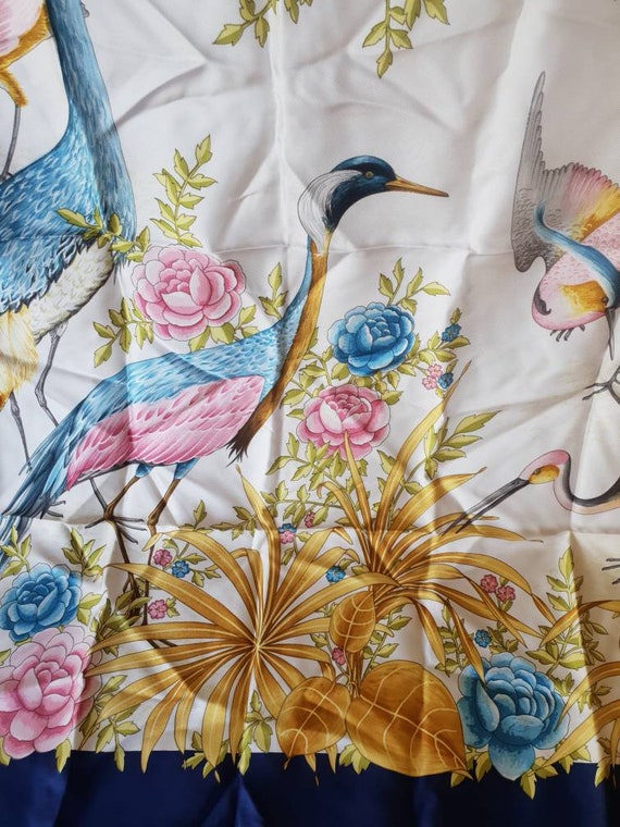 美品　GUCCI シルク100% スカーフ フラワー・フルーツ柄　鳥 グッチがシルクスカーフに新たな芸術性をもたらす「The Art of Silk