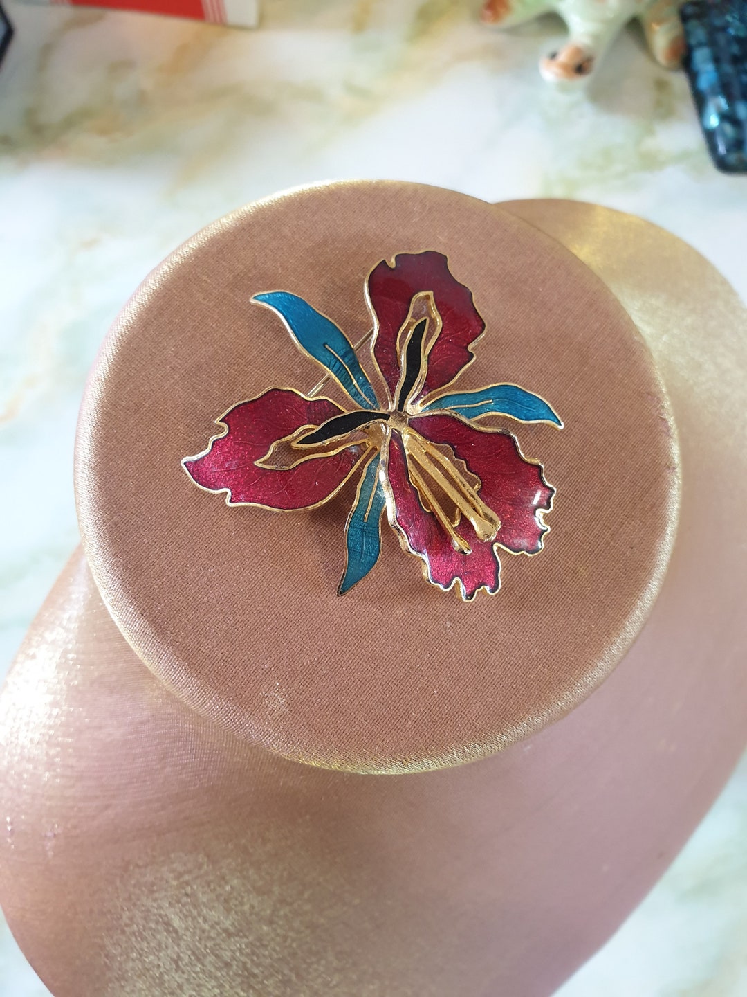 Broche Vintage Années 80 - Fleur En Relief Couleur Or, Modèle 2658, état Impeccable