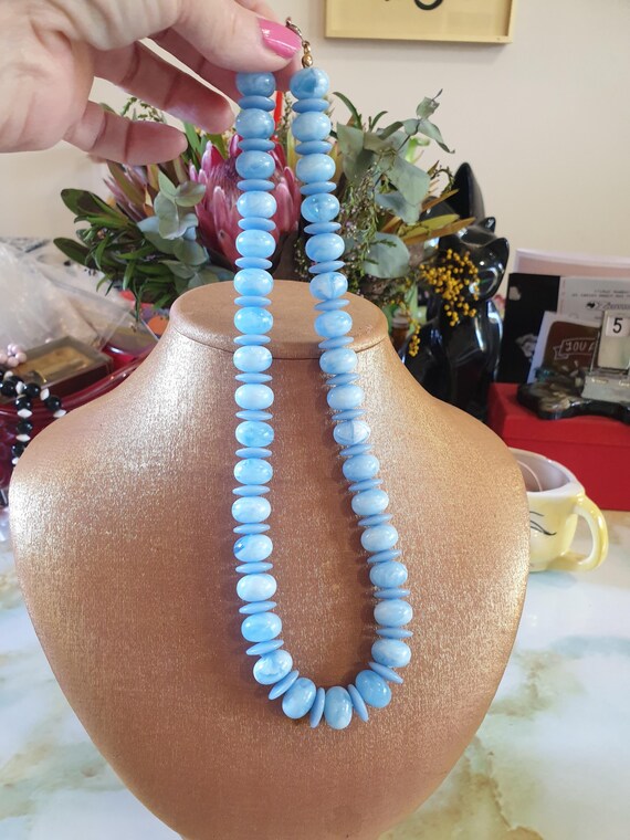 Collier Long En Grosses Perles Bleues Décroissantes - Longueur 80 Cm - Bijou Fantaisie Occasion
