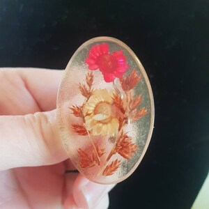 Broche Vintage Rose Et Feuillage En Lucite - Années 50, Attache Solide, Parfait état, Sans Marque