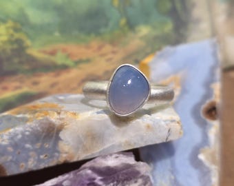 Um anel clássico e simples em azul e prata esterlina de Ellensburg!!