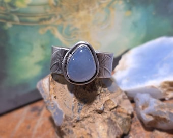 A  classic midcentury style brushed finish Ellensburg blue and sterling silver ring!!