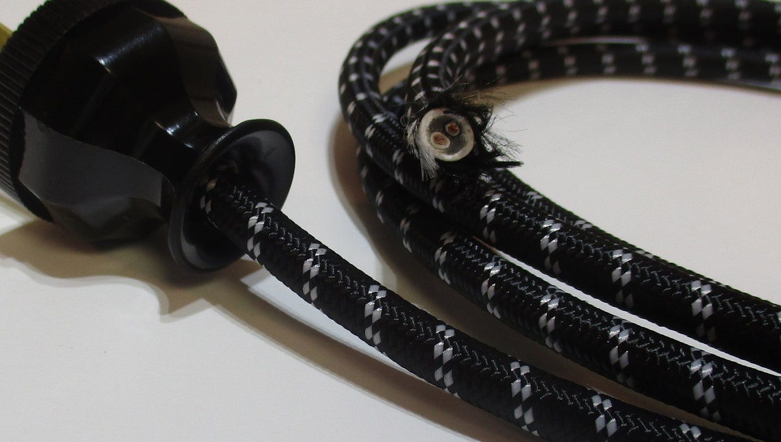 thumbnail image 2 of New Vintage Style Cloth-Covered Electrical Cord With Reproduction Bakelite Polarized Plug 2 of 11