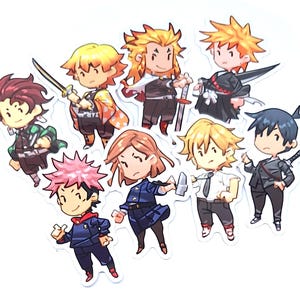 Può includere: Un set di nove adesivi di personaggi anime che rappresentano diversi personaggi con diversi stili di capelli e vestiti. Gli adesivi sono colorati e presentano una varietà di espressioni.