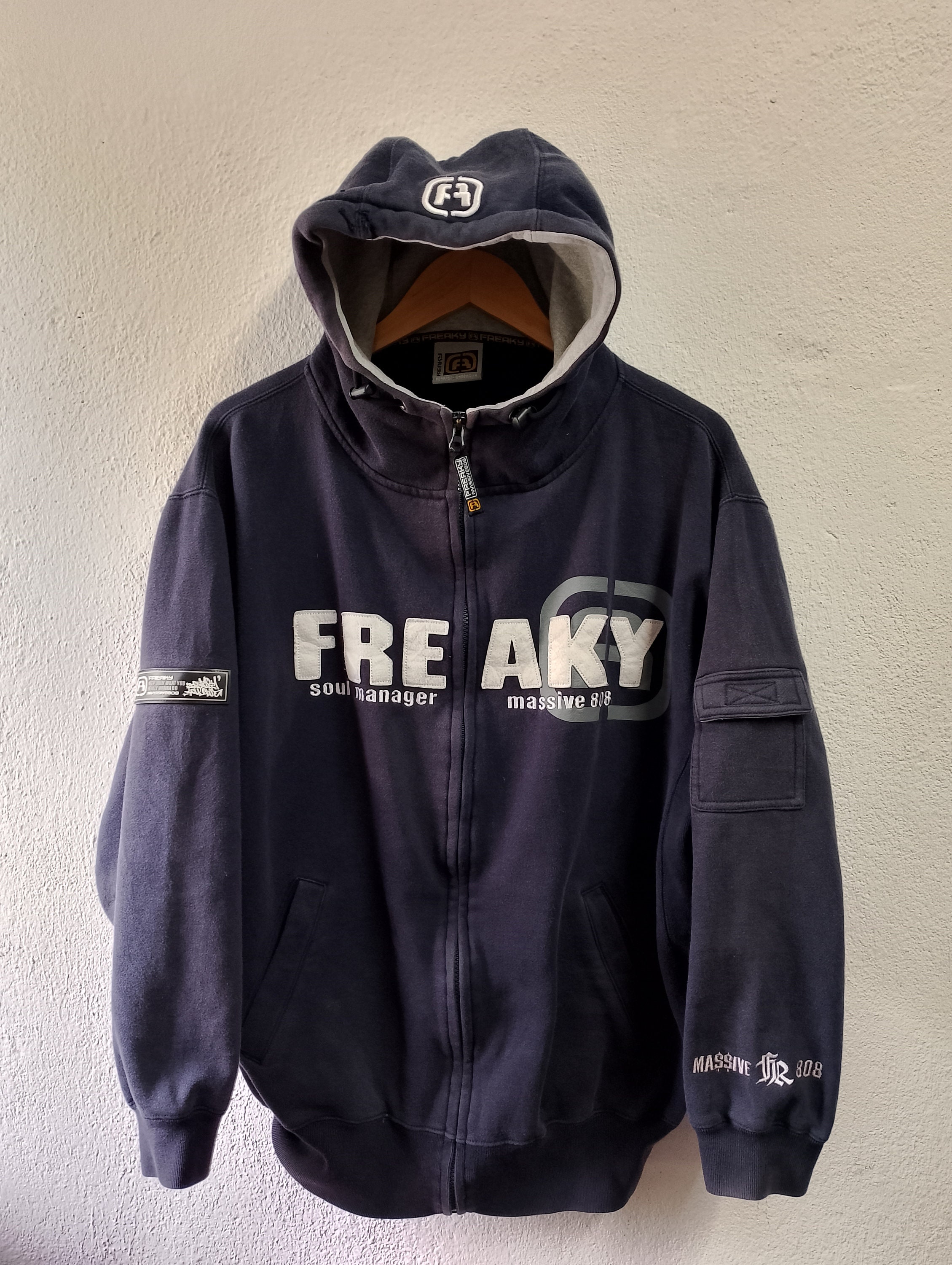 ウェア FREAKY MASSIVE il_1080xN.5922886583_pjen.jpg