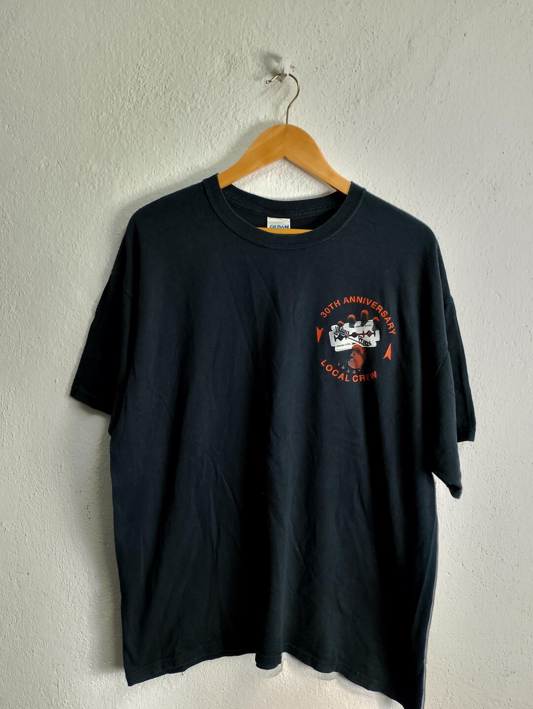 2012年　Judas Priest プリースト　ローカルクルーTシャツ Judas Priest Local Crew T-shirt XL - Etsy