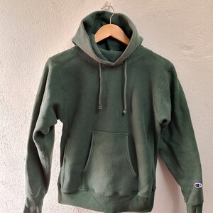 Vintage Reverse Weave Champion Hoodies Medium Canada