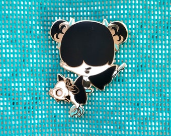 Pin de esmalte de La Sirenita de la Bruja Panda de Corydoras (¡segundos disponibles!)