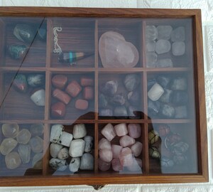 Boîte En Bois Avec Couvercle Transparent Pour Collection De Roches - 33,2 X 26,8 X 5,2 Cm - Compartiments Pour Minéraux, Cristaux - Présentation élégante