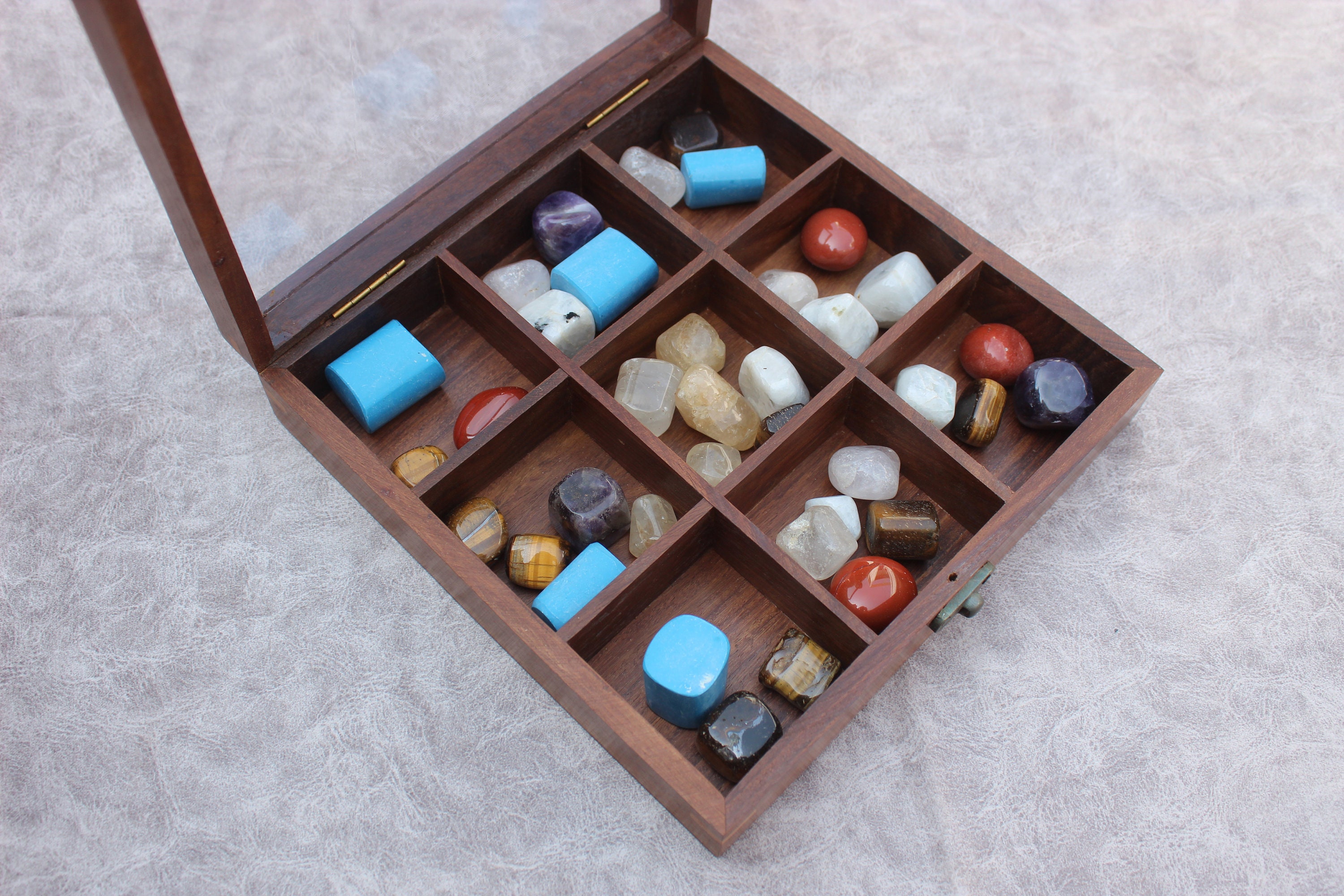 Vetrina Per Rocce, Collezione Di Rocce E Minerali, Scatola Per Campioni In Legno A 27 Scomparti Con Coperchio Trasparente, Anche Per Collezioni Di Cristalli,Pietre Preziose E Gioielli,28 x 18 x 3.5cm