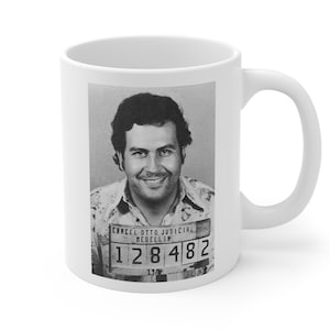 Pablo Escobar mugshot koffiemok, drugskartel baas theekop, Escobar fotoprint mok, beroemde criminelen prints, misdaad geïnspireerde mok, grappig cadeau