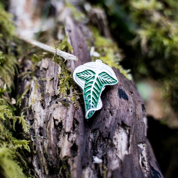 Leaf of Lorien enamel pin - elvish jewelry - lotr pin - elven jewelry - lotr jewelry - lord of the ring pin