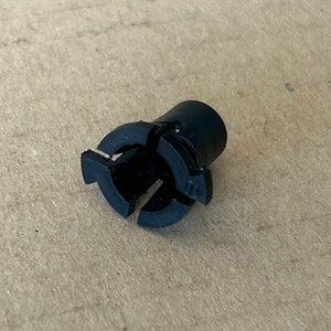 1x Black rubber sleeve Hella/Bosch BMW E30 E24 E32 E34 E31 (New/NOS)
