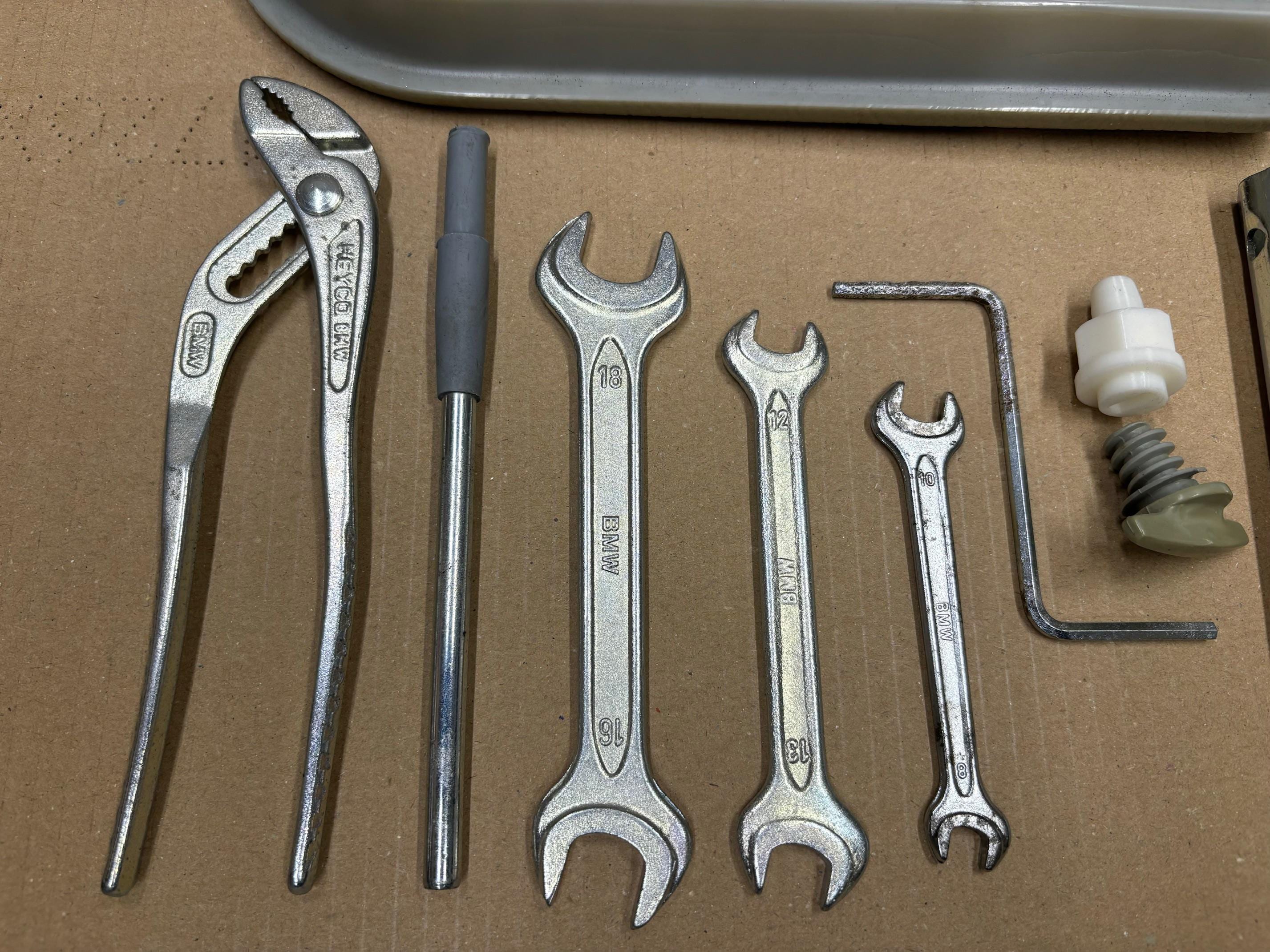 18pcs BMW E30 318i (M40) Full Set Toolbox Toolkit 316i 316