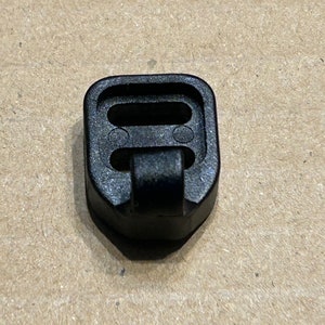 1x Gancio destro della tenda posteriore BMW E30 E28 E23