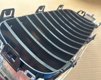 BMW F30 F31 Grille Front Left 330e CHROME new/nos 51137475967  