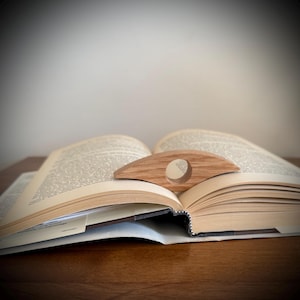 Wooden Book Thumb Page Holder