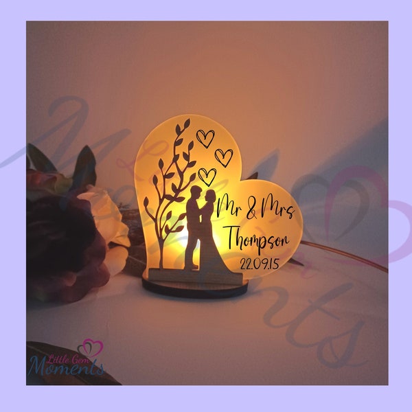 Personalised Bride and Groom Romantic Tealight Holder. Wedding Gift. Anniversary Gift for Couple. Mr & Mrs Decoration with Wedding Date